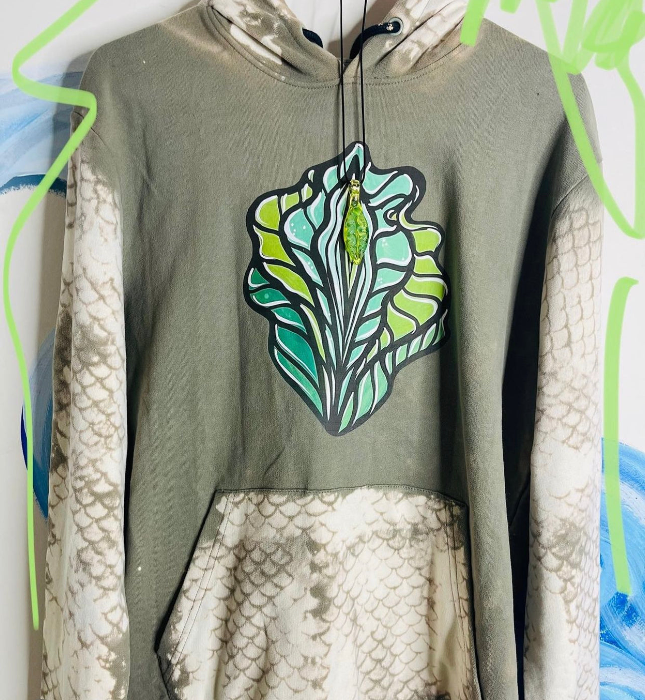 Pussea Hood